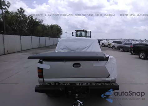 2005 GMC New Sierra C1500 z USA, uszkodzony, nr VIN 2GTEC13T751340444